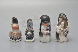 Шахматный набор, агитационные шахматы «Соцсоревнование: индустрия и сельское хозяйство», скульптор Трипольская Е. Р., Вербилки, 1930-е