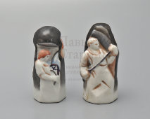 Шахматный набор, агитационные шахматы «Соцсоревнование: индустрия и сельское хозяйство», скульптор Трипольская Е. Р., Вербилки, 1930-е