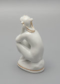 Статуэтка «На пляже», скульптор Гендельман Е. А., фарфор ЛФЗ, 1950-60 гг.