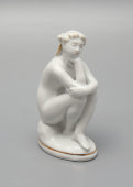 Статуэтка «На пляже», скульптор Гендельман Е. А., фарфор ЛФЗ, 1950-60 гг.