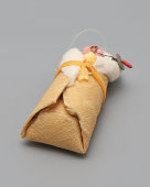 Советская ватная ёлочная игрушка «Поросенок в конверте», 1930-50 гг.