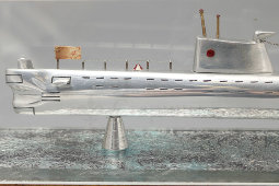 Модель советской подводной лодки в коробе из оргстекла, 1970-80 гг.
