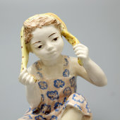 Советская фаянсовая статуэтка «Ветерок», ЗИК Конаково, автор Холодная М. П., СССР, 1960-е