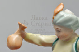 Статуэтка «Алладин на ковре-самолете», фарфор, фабрика Кёбанья, Венгрия, 1950-60 гг.