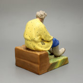 Статуэтка «Старик, сидящий на завалинке», бисквит, Вербилки (бывш. Гарднер), 1924-27 гг. 