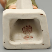 Статуэтка «Юнгштурмовка», скульптор Шеронова В. Н. (?), фарфор Вербилок, 1930-32 гг.