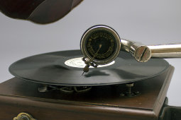 Граммофон «Exhibition gramophone Co.Limited», США