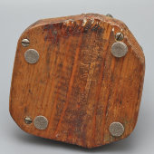 Старинная керосиновая лампа «Гномы-пожарные», шпиатр, латунь, деревянная подставка, Gaudard, Франция, 1-я пол. 20 в.