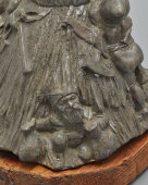 Старинная керосиновая лампа «Гномы-пожарные», шпиатр, латунь, деревянная подставка, Gaudard, Франция, 1-я пол. 20 в.