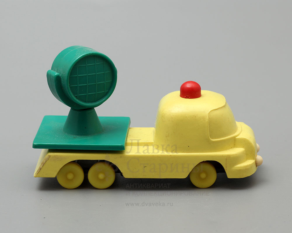 Игрушечная машинка тесла