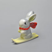 Статуэтка «Заяц на лыжах», скульптор Мельник К., Барановский фарфоровый завод, 1960-е