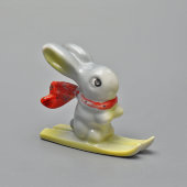 Статуэтка «Заяц на лыжах», скульптор Мельник К., Барановский фарфоровый завод, 1960-е