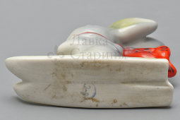 Статуэтка «Заяц на лыжах», скульптор Мельник К., Барановский фарфоровый завод, 1960-е