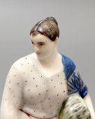 Советская довоенная статуэтка «Женщина с тыквой», скульптор Данько Н. Я., фарфор ЛФЗ, 1935 г.