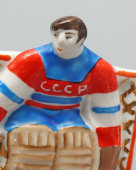 Статуэтка, миниатюра «Вратарь Третьяк» (хоккеист), скульптор В. А. Шестопалов, Первомайский фарфоровый завод (Песочное), 1970-е