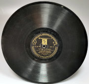 Песня о Каховке из фильма «Три товарища» и Песня о Родине из фильма «Цирк», Ногинский завод, 1930-е
