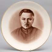 Агитационная декоративная тарелка «К. Е. Ворошилов», художник А. А. Чикулина, Вербилки, 1935 г.