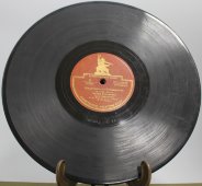 Советская старинная / винтажная пластинка 78 оборотов для граммофона / патефона с песнями Лидии Руслановой: «Расти, моя калинушка», «Из-под дуба, из-под вяза» и «Мальчишечка-бедняжечка»