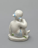 Статуэтка «Девочка с апельсином», скульптор Черкасов Е. В., фарфор ЛФЗ, 1950-60 гг.