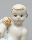 Статуэтка «Девочка с апельсином», скульптор Черкасов Е. В., фарфор ЛФЗ, 1950-60 гг.