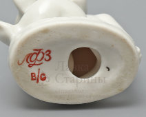 Статуэтка «Девочка с апельсином», скульптор Черкасов Е. В., фарфор ЛФЗ, 1950-60 гг.