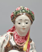 Статуэтка «Украинка» (Вышивальщица), скульптор Холодная М. П., фаянс, ЗиК Конаково, 1957 г.