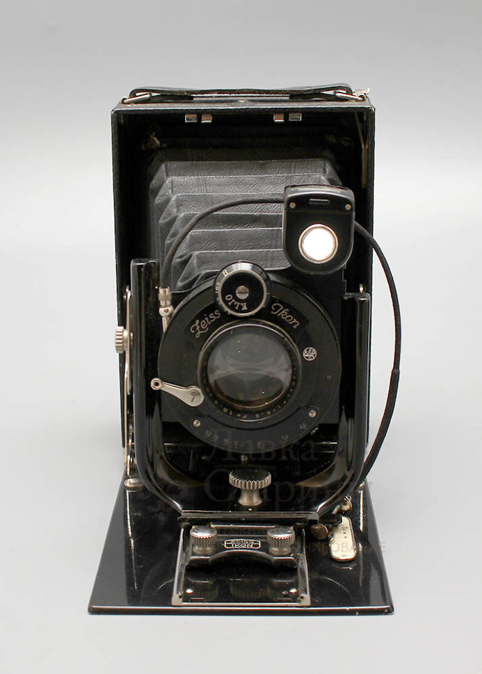 Антикварный фотоаппарат «Zeiss Ikon», Германия, компания Zeiss