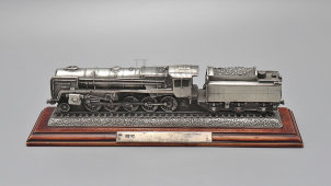 Подарок железнодорожнику, модель британского пассажирского паровоза «92220 Evening Star» (Вечерняя звезда), белый металл, дерево, Великобритания, 1960-70 гг.
