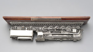 Подарок железнодорожнику, модель британского пассажирского паровоза «92220 Evening Star» (Вечерняя звезда), белый металл, дерево, Великобритания, 1960-70 гг.