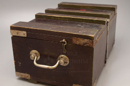 Походная военная аптечка, дерево, металлические ручки и накладки