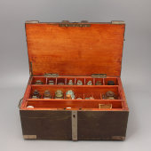 Походная военная аптечка, дерево, металлические ручки и накладки