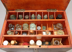 Походная военная аптечка, дерево, металлические ручки и накладки