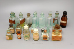 Походная военная аптечка, дерево, металлические ручки и накладки