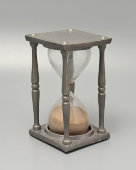 Винтажные песочные часы в подставке из олова, 13 минут, Европа, 1950-60 гг.