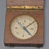 Старинный компас в деревянном футляре с крышкой CAC, Европа, 1920-30 гг.