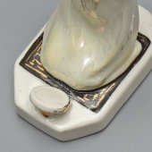 Статуэтка советского периода «Узбечка перед зеркалом», скульптор Т. Федорова, фарфор, ЛЗФИ