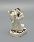 Статуэтка советского периода «Узбечка перед зеркалом», скульптор Т. Федорова, фарфор, ЛЗФИ