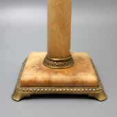 Старинная керосиновая лампа из бронзы на мраморной подставке
