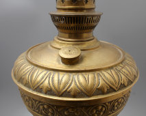 Старинная керосиновая лампа из бронзы на мраморной подставке