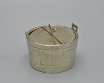 Старинная сахарница с крышкой, икорница «Кадка», белый металл, компания Kirby Beard & Co., Великобритания, нач. 20 в.