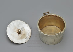 Старинная сахарница с крышкой, икорница «Кадка», белый металл, компания Kirby Beard & Co., Великобритания, нач. 20 в.