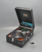 Раритетный патефон «His Master