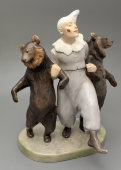 Европейская фарфоровая статуэтка «Клоун с медведями», скульптор Карл Боннесен, Датская фарфоровая мануфактура, н. 20 в.