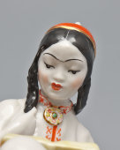 Статуэтка «Калмычка с книгой», скульптор Богданова О. М., фарфор, Дулево, 1960 г.