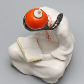 Статуэтка «Калмычка с книгой», скульптор Богданова О. М., фарфор, Дулево, 1960 г.