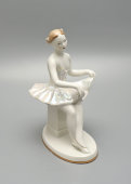 Статуэтка «Юная балерина», скульптор Артамонова О. С., ДФЗ Вербилки, 1950-60 гг.
