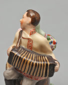 Статуэтка «Гармонист с подругой» (Частушки), старая Гжель, фарфор, 1920-е