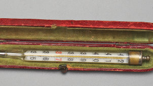 Старинный ртутный медицинский, фельдшерский градусник, термометр в футляре, E. Leitz & M. Goldberg, Германия, нач. 20 в.