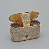 Небольшой старинный театральный бинокль в чехле с парчовой отделкой, Европа, нач. 20 в.