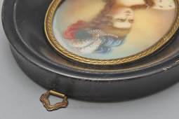 Старинная миниатюра знатной дамы в овальной рамке, фоторамка, дерево, латунь, Франция, кон. 19 в.